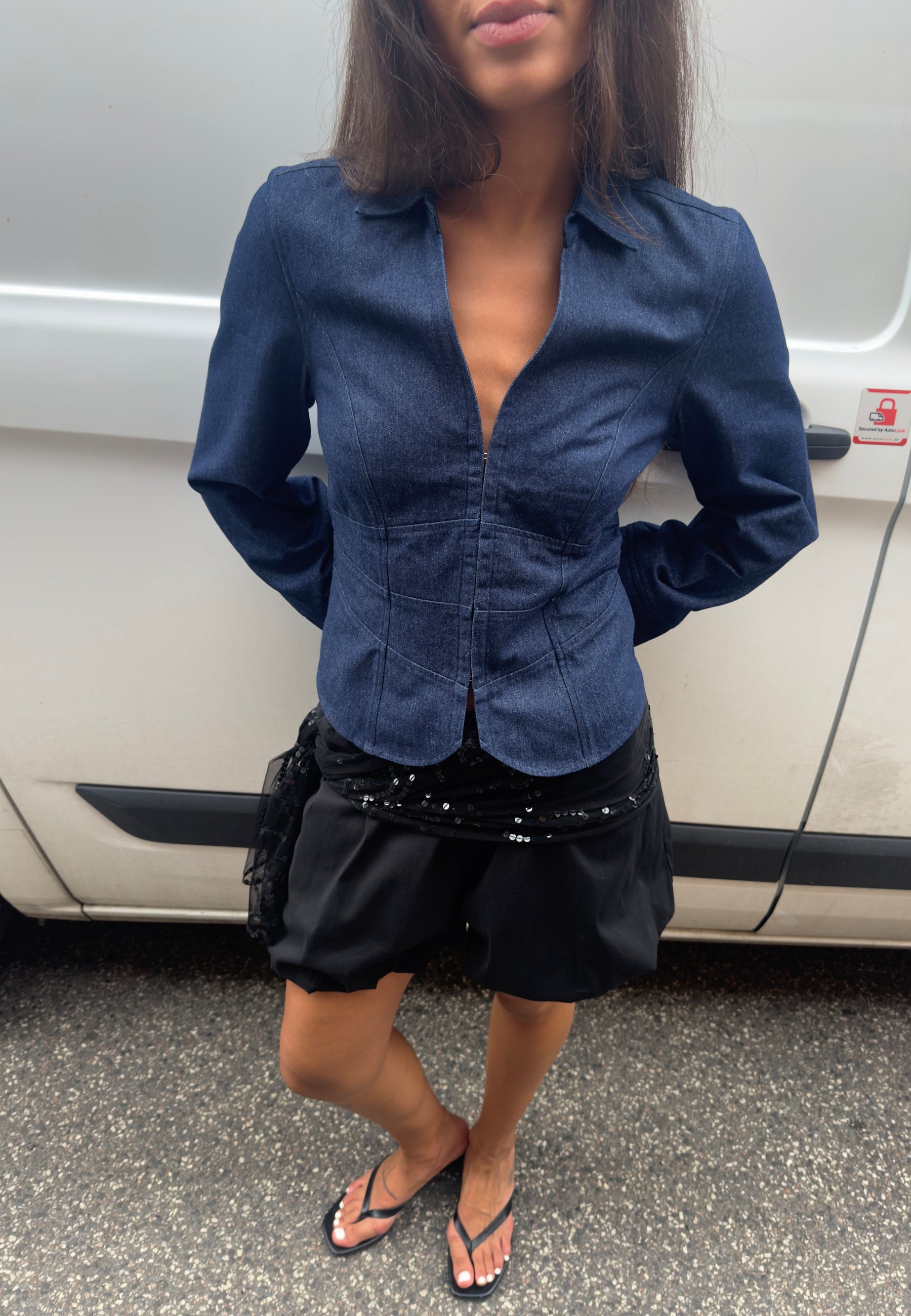 Genvina-F_Dark Blue_Content_0