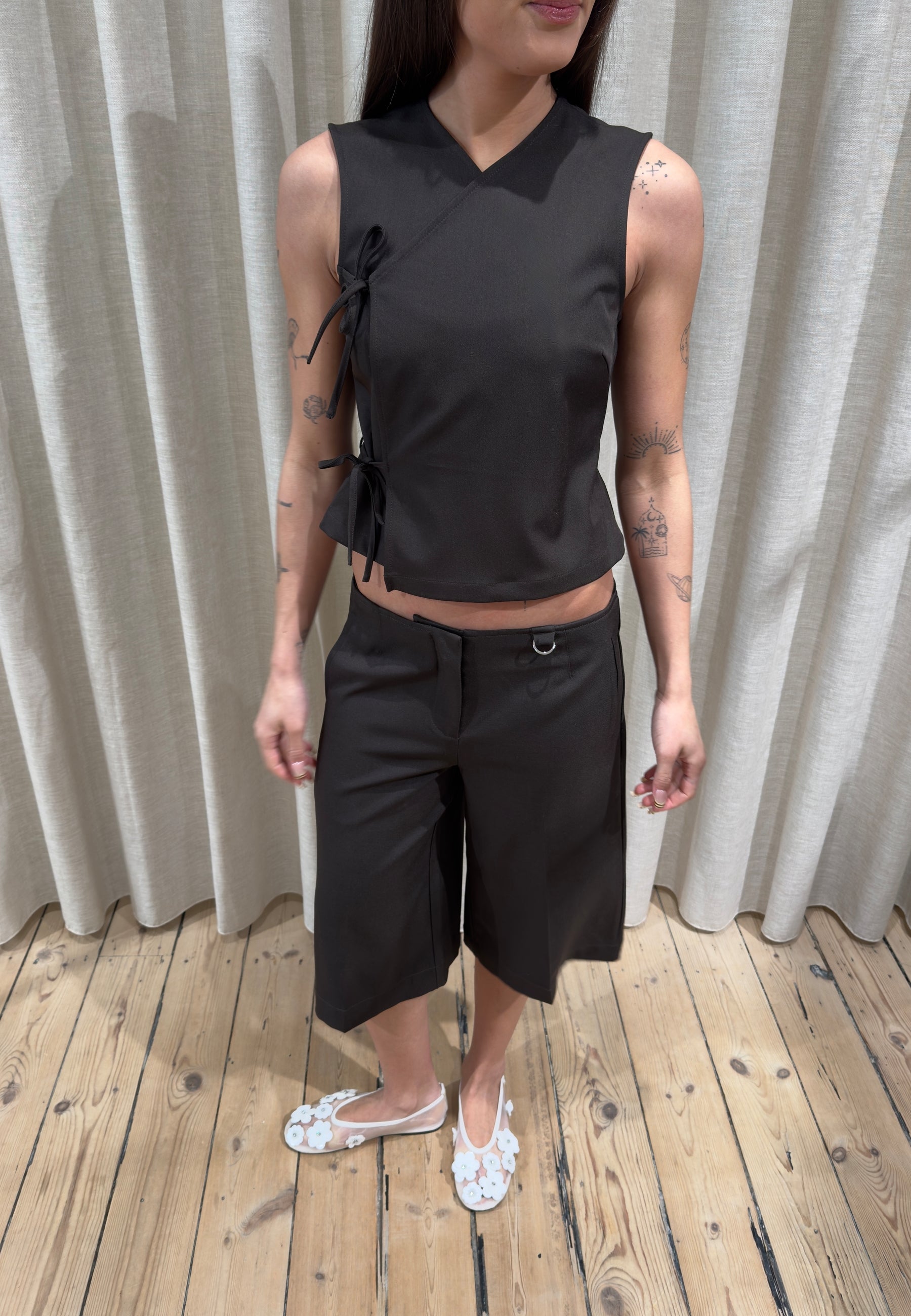 Zakram-F_Dark Brown_Content_1