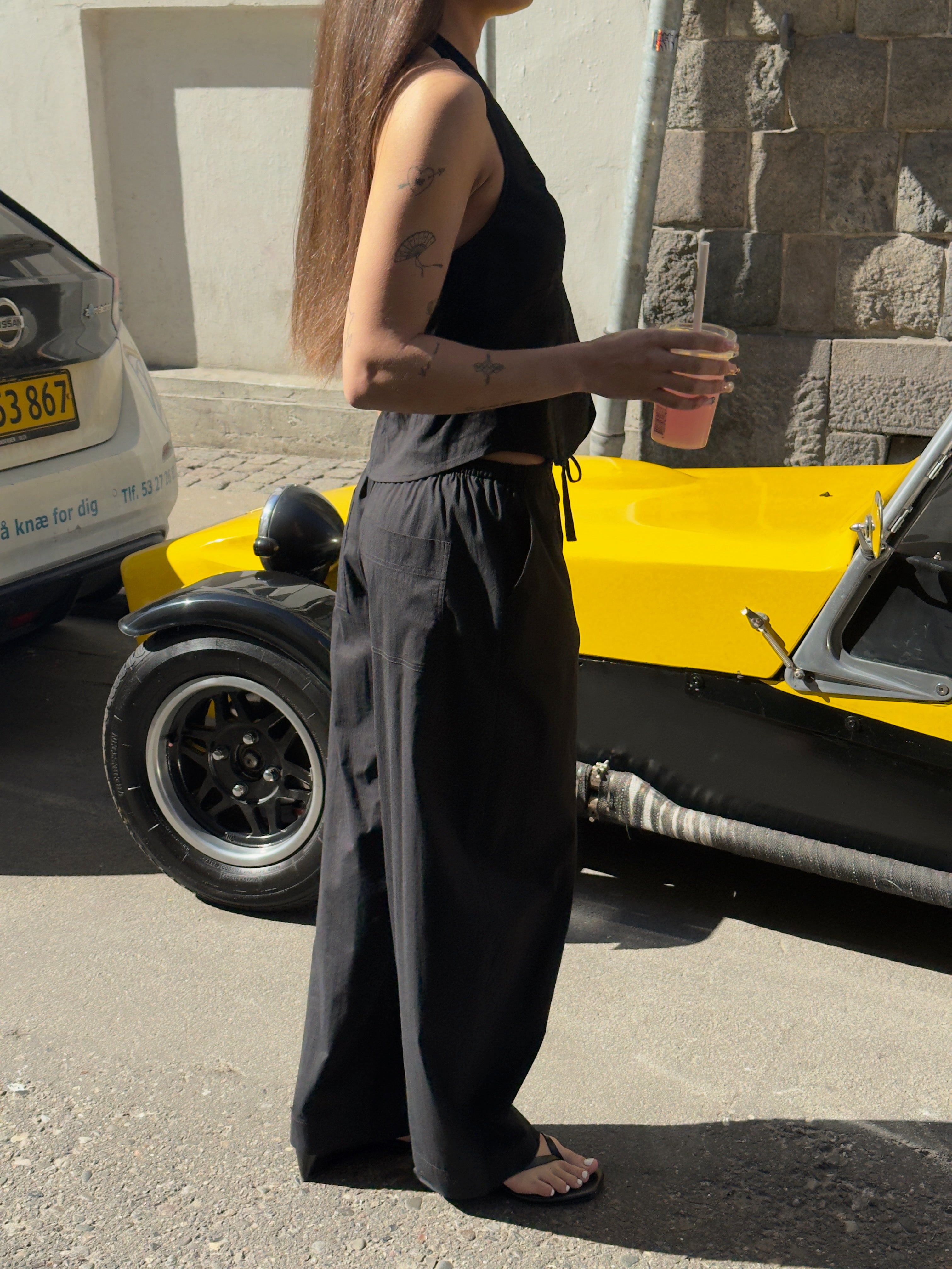 Genevie-F_Black_Content_2