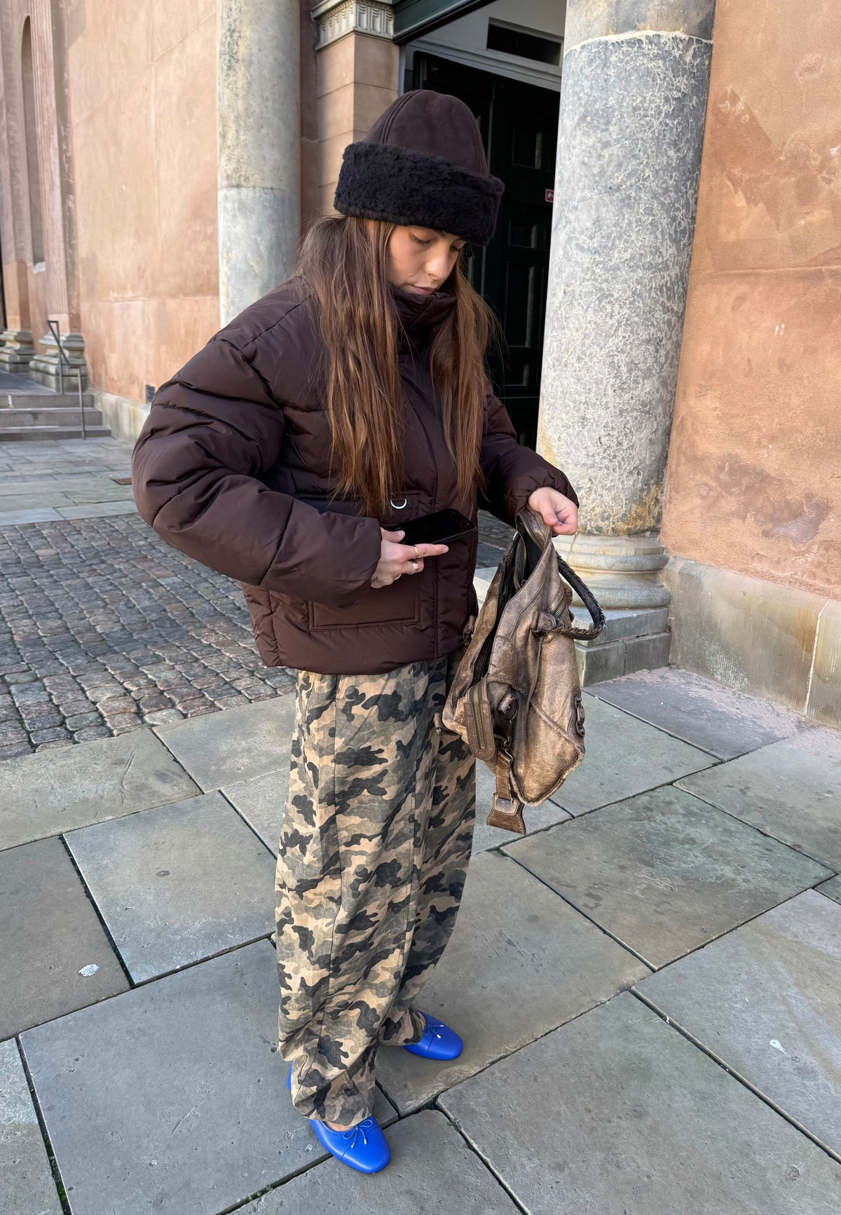 Aaja-F_Brunette_Content_0