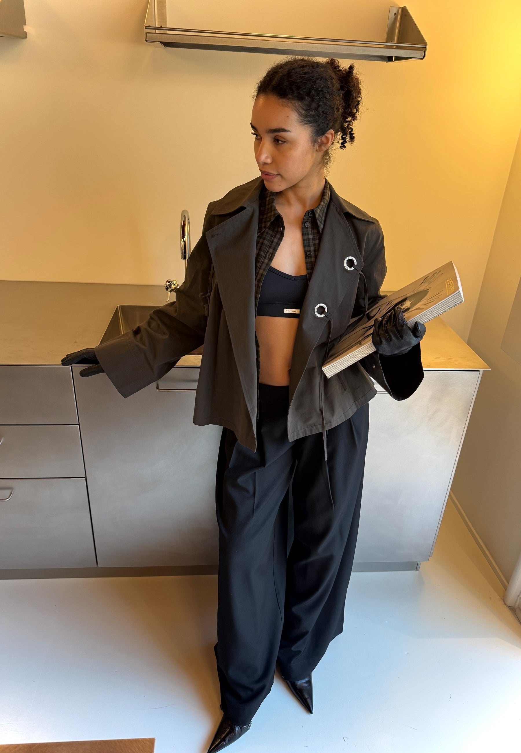 Mele-F_Black_Content_1