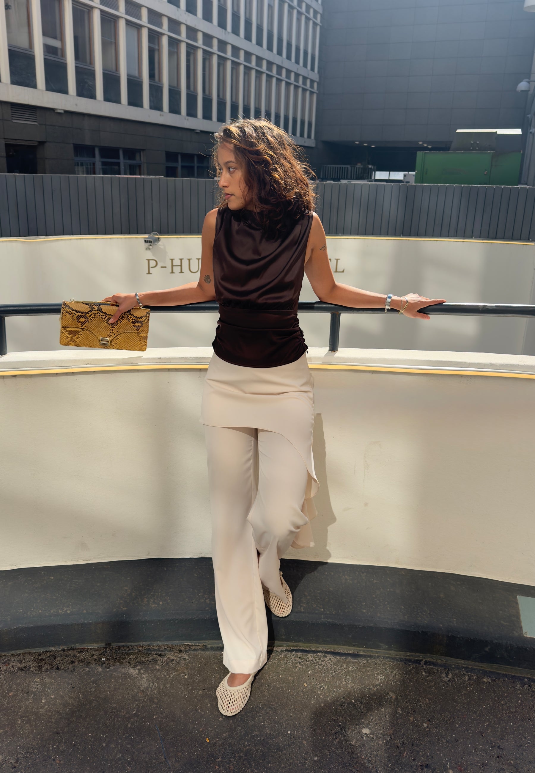 Teone-F_Powder Beige_Content_2