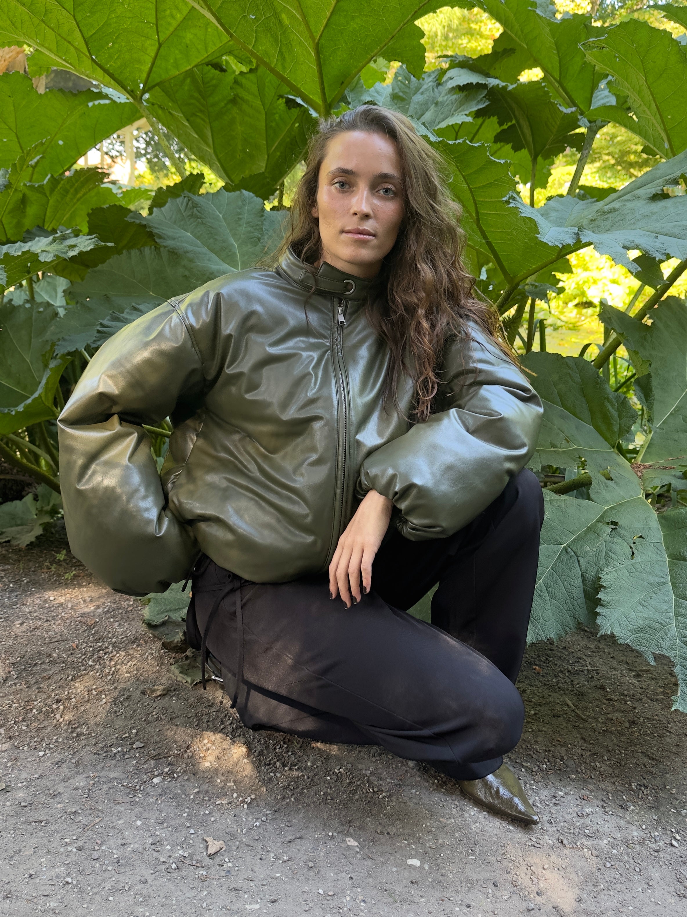 Antonea-F_Darkest Olive_Content_3