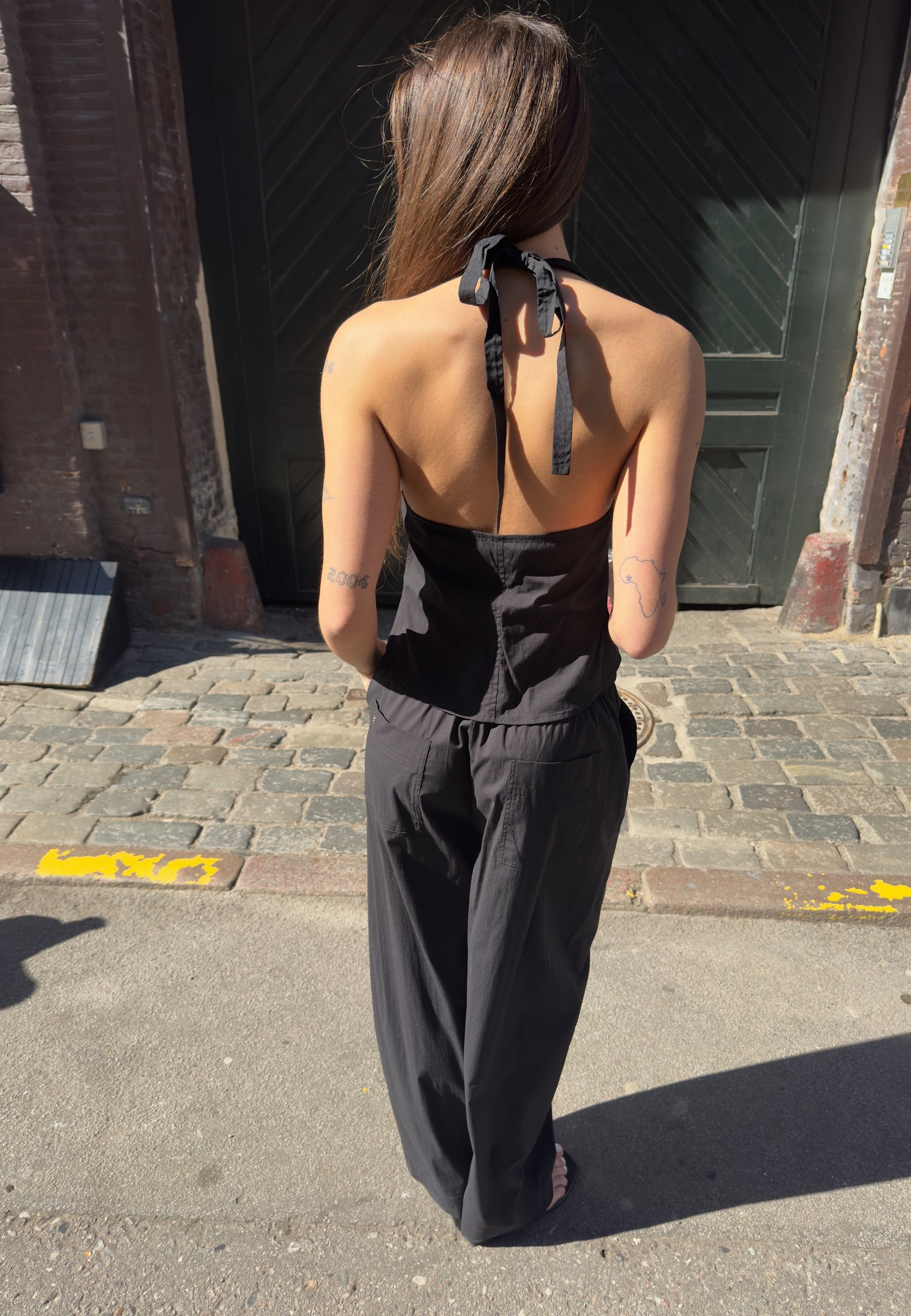 Genevie-F_Black_Content_1